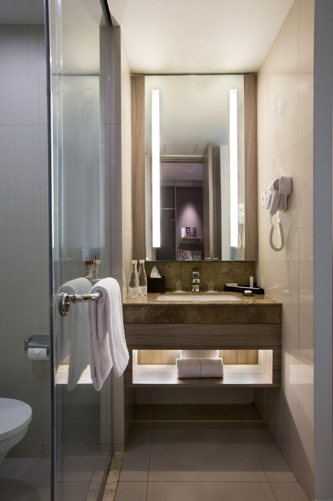 Hotel Grandhika Iskandarsyah Jacarta Exterior foto